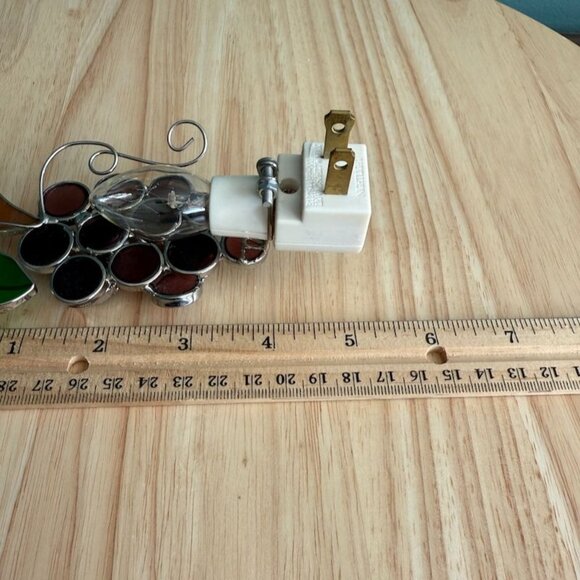 Stained Glass Grape Nightlight By Ganz With Green Leaf & Plug-In Base - Picture 7 of 8